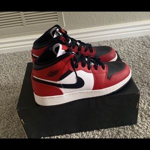 Air Jordan Chicago 1 mids